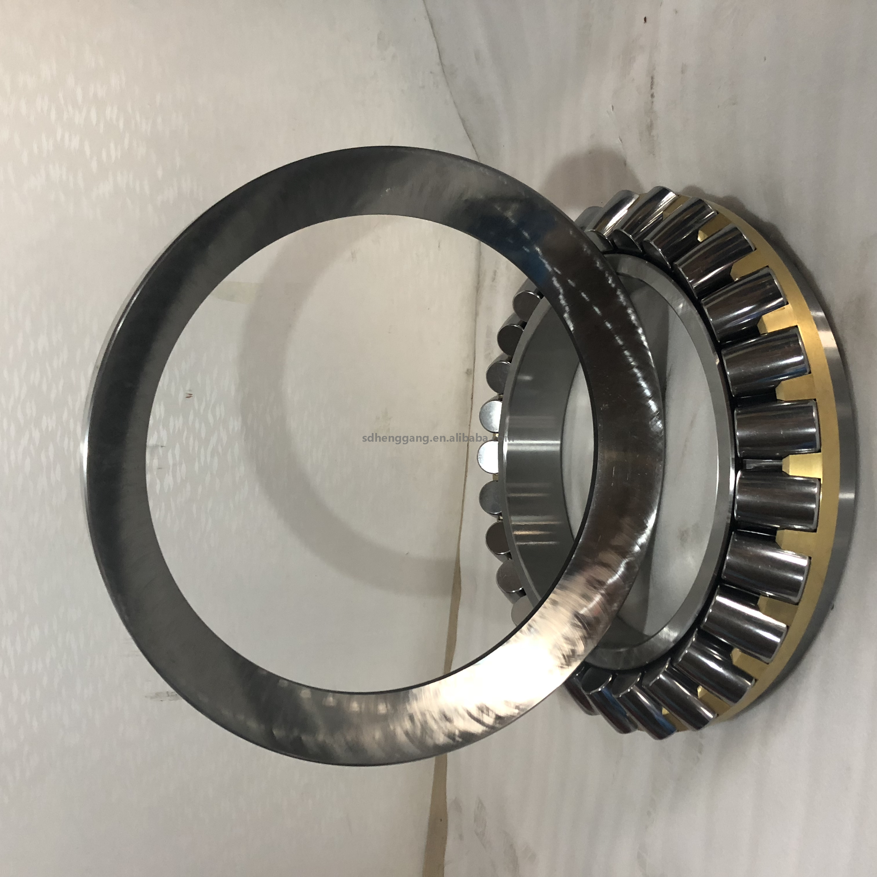 Low noise spherical roller bearing 294/560M